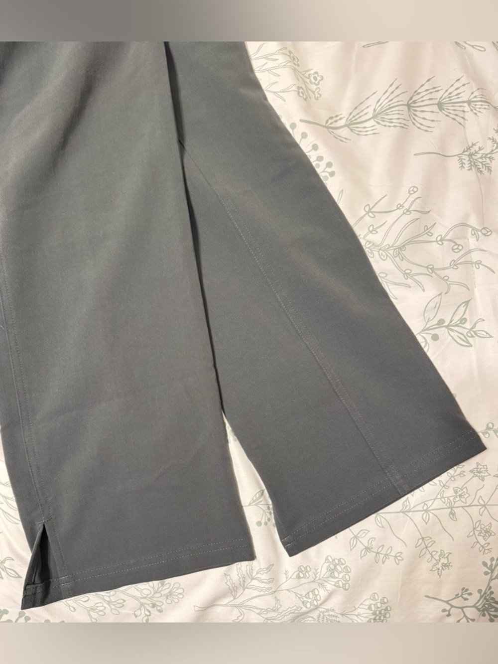 Figs Women’s Kade Cargo Scrub Pant in Moss Green XS-TALL - Picture 5 of 6